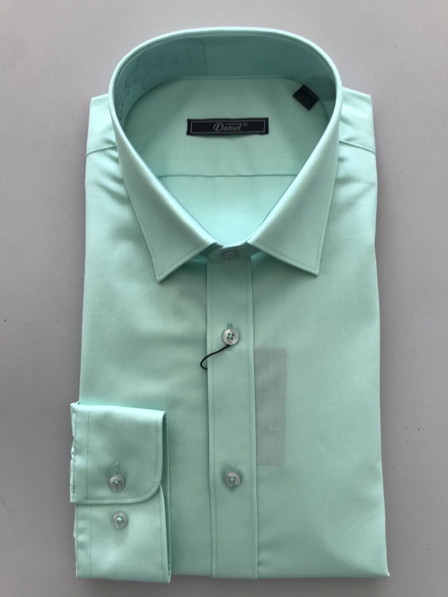 Детайли на яката и маншетите на Classic мъжка риза от Daniel Fashion